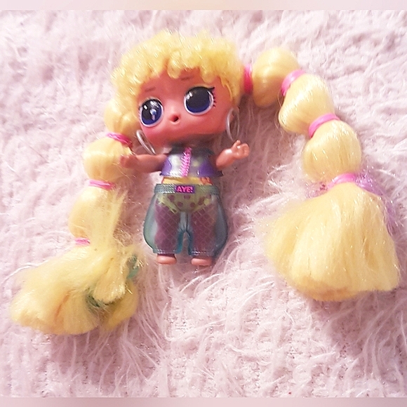 L.O.L Surprise! Remix Hip Hop Club Nae Nae Doll Hair Flip Tots Lil Outrageous - Picture 1 of 10